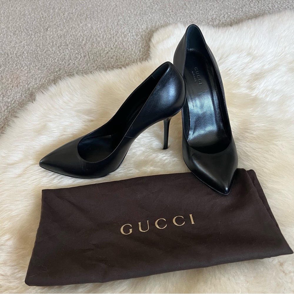 Gucci high heel black leather pump